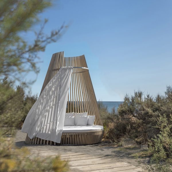 Hut lounge bed by Marco Lavit for Ethimo