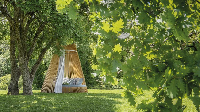 Hut lounge bed by Marco Lavit for Ethimo