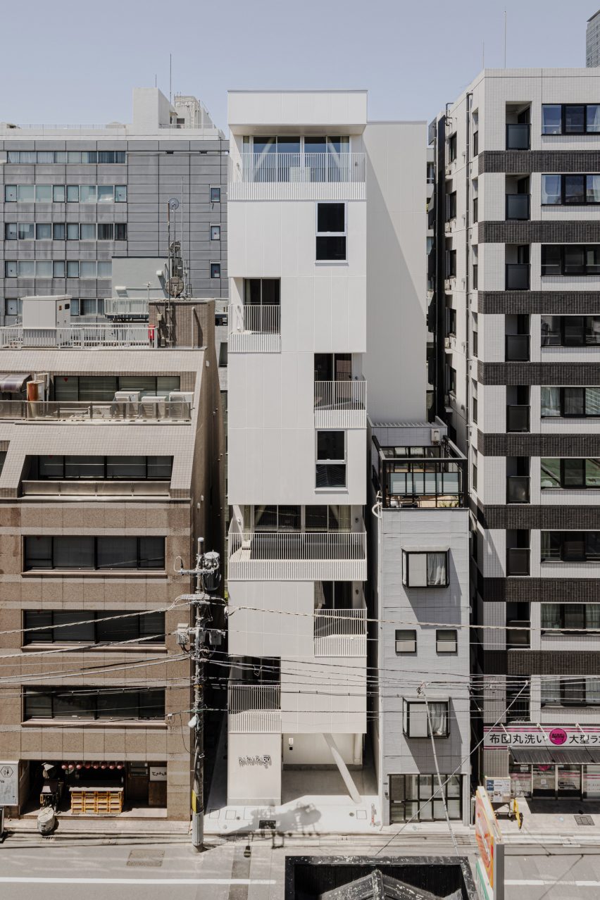 Skinny Tokyo Hotel with cut-out balconies