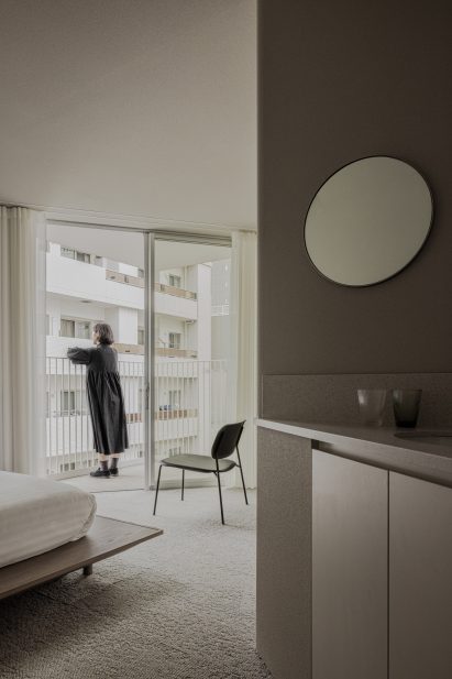 Guest in Tokyo hotel by Kooo Architects