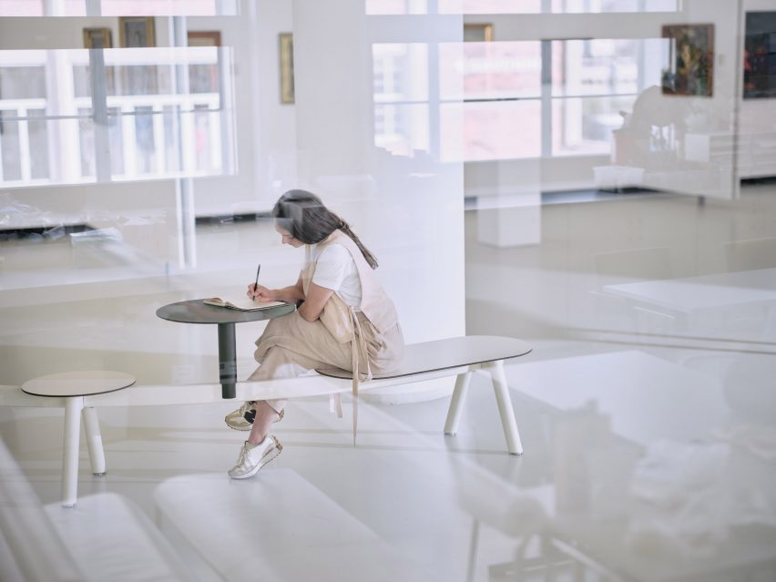 Woman working at Mmcité Morse seating
