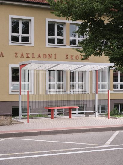 Bus shelter by Mmcité