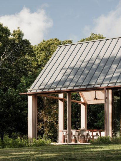 Agricultural barn-style structure