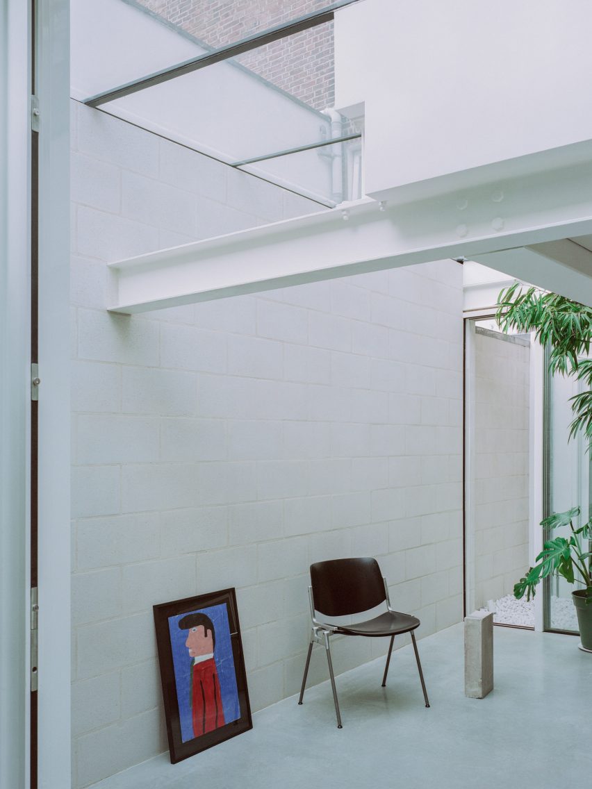 Oasis house by Unknown Works