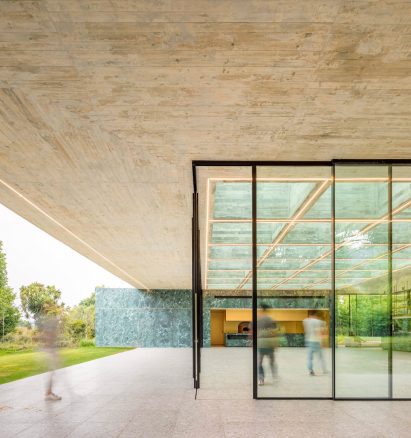 Glass-lined pavilion near Porto
