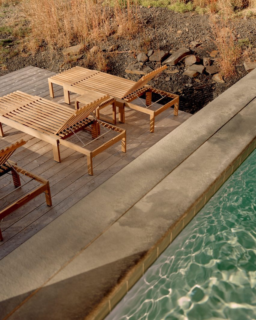 Outdoor lounge chair