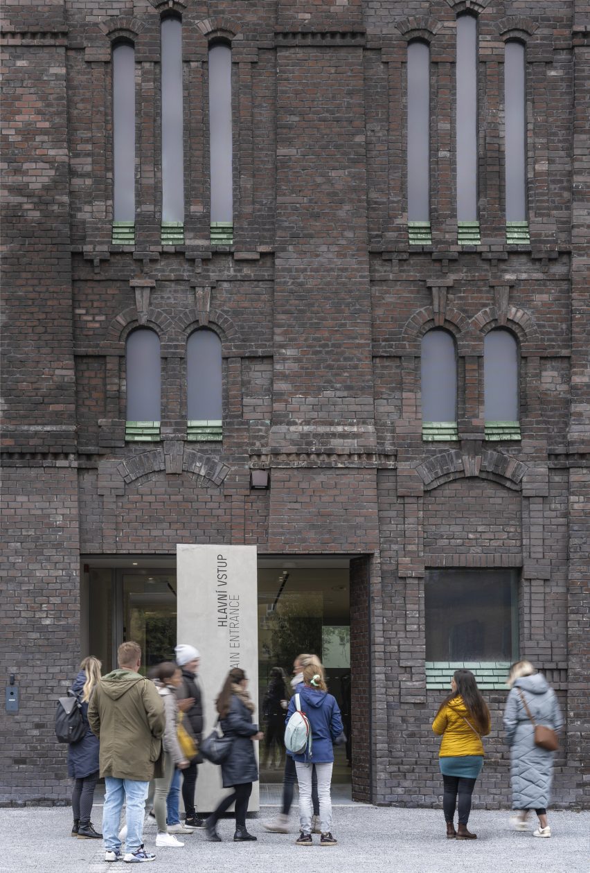 PLATO Contemporary Art Gallery by KWK Promes
