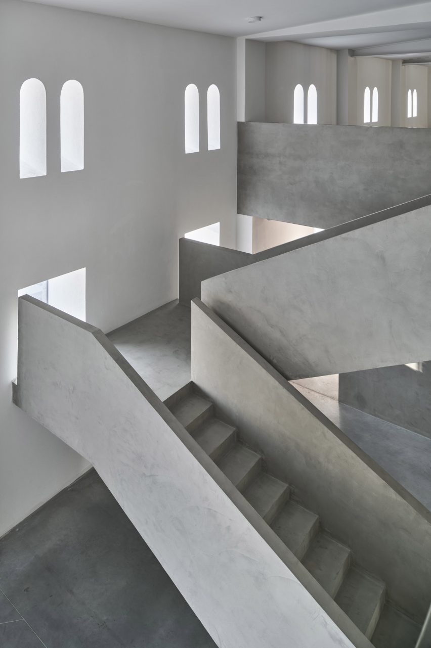 PLATO Contemporary Art Gallery by KWK Promes
