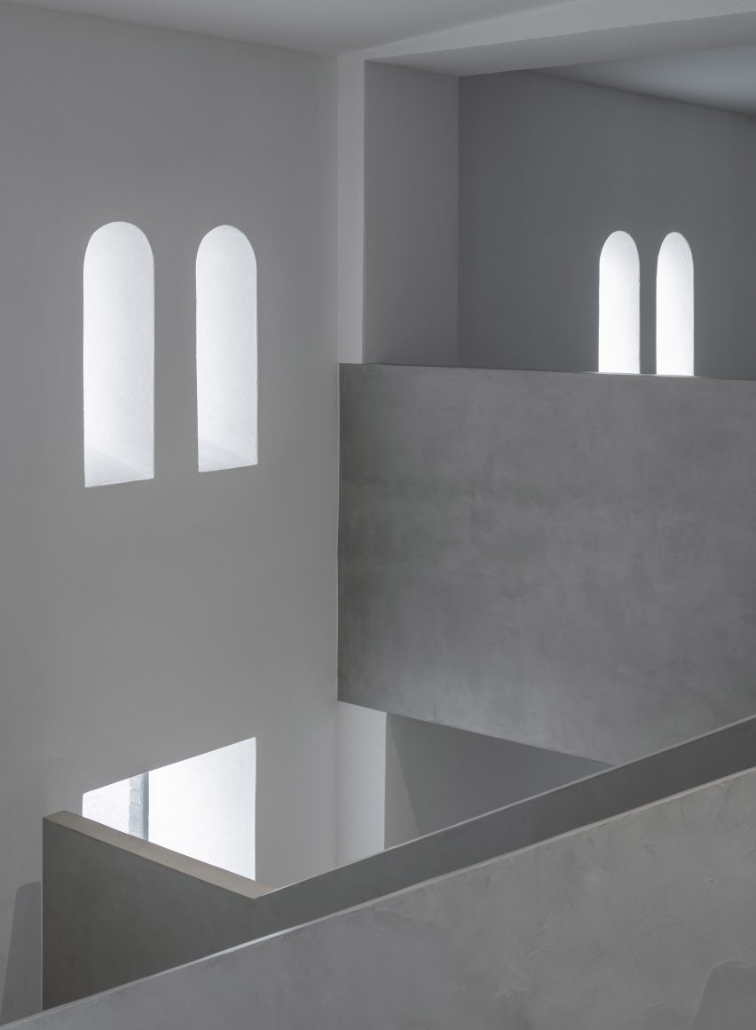 PLATO Contemporary Art Gallery by KWK Promes