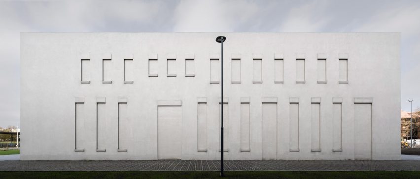 PLATO Contemporary Art Gallery by KWK Promes