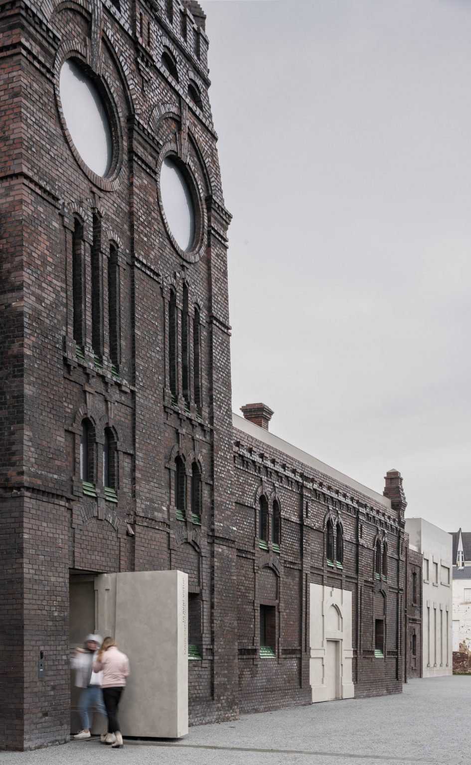 PLATO Contemporary Art Gallery by KWK Promes