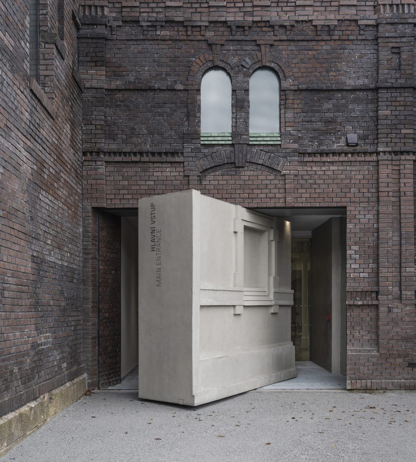 PLATO Contemporary Art Gallery by KWK Promes