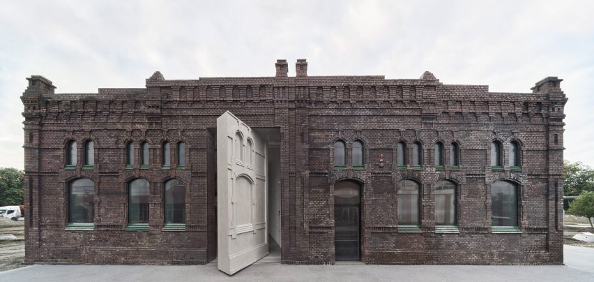 Exterior of the PLATO Contemporary Art Gallery by KWK Promes