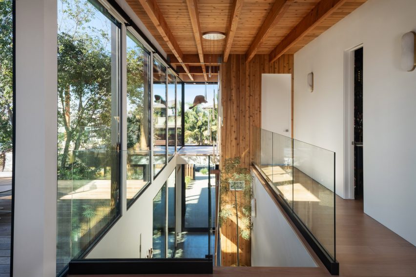 House with mezzanine