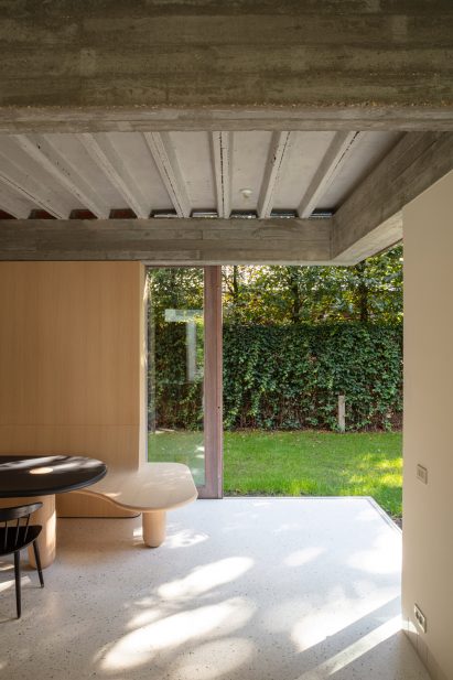 Living room with openable corner