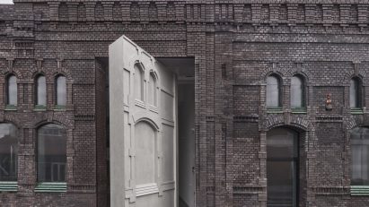 Rotating concrete wall at PLATO Contemporary Art Gallery by KWK Promes