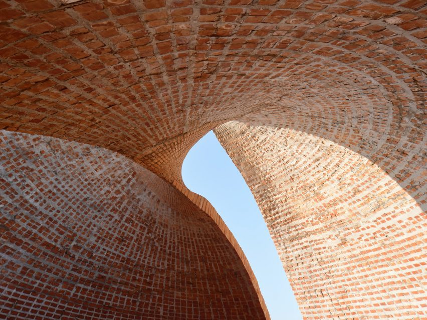 Twisted Brick Shell Library by HCCH Studio