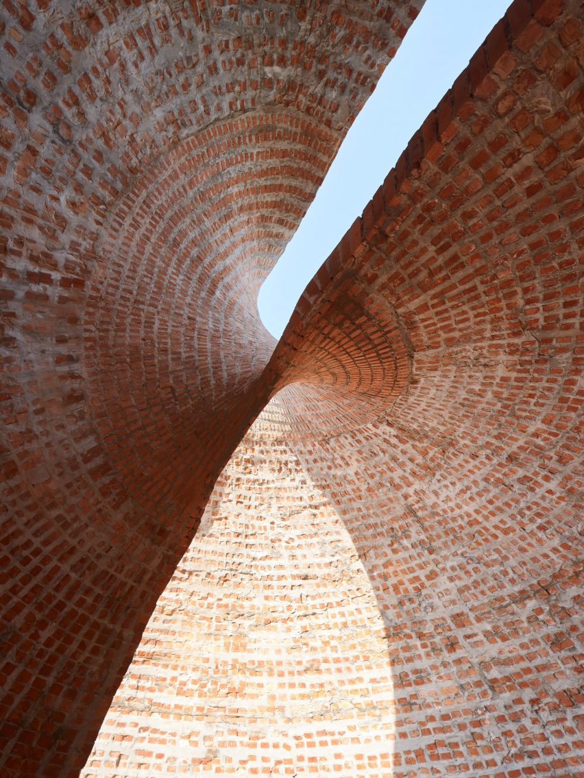 Twisted Brick Shell Library by HCCH Studio