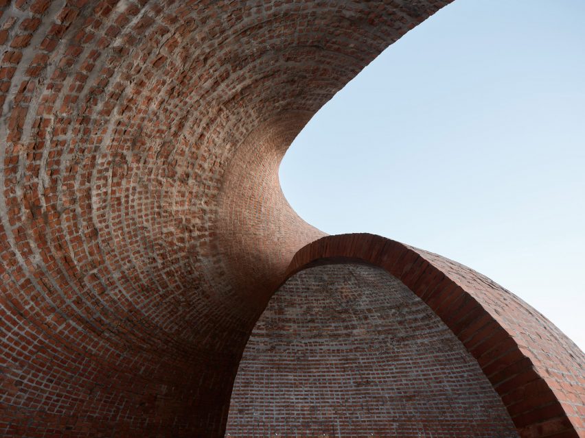 Twisted Brick Shell Library by HCCH Studio
