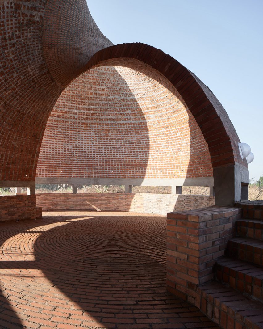 Twisted Brick Shell Library by HCCH Studio