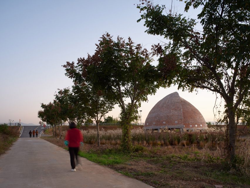 Twisted Brick Shell Library by HCCH Studio