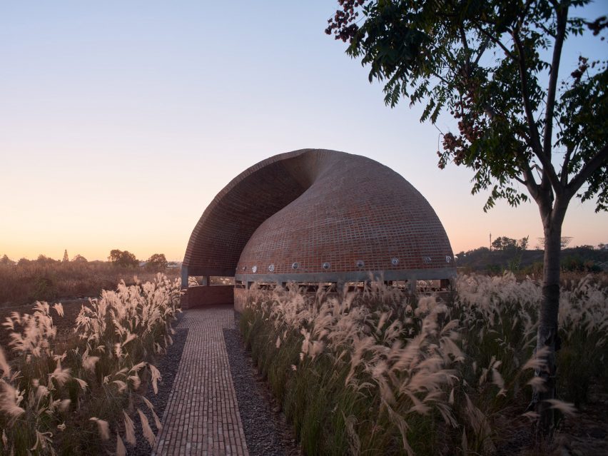Twisted Brick Shell Library by HCCH Studio