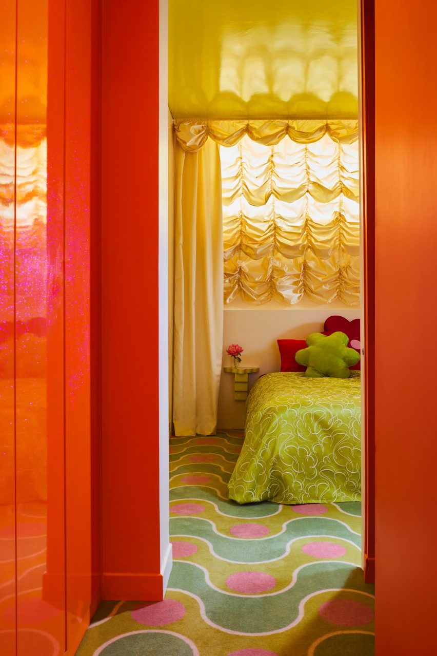 Univers Uchronia apartment