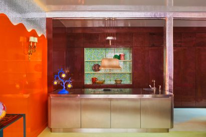 Open-plan kitchen in Univers Uchronia