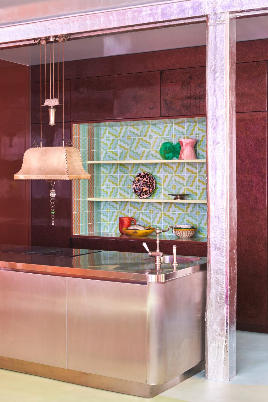 Univers Uchronia apartment