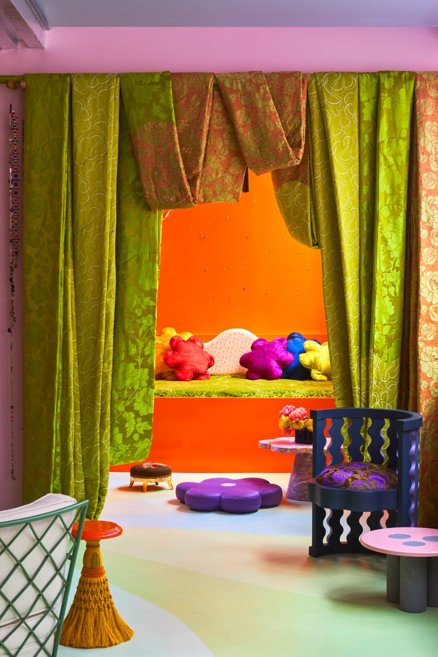 Univers Uchronia apartment
