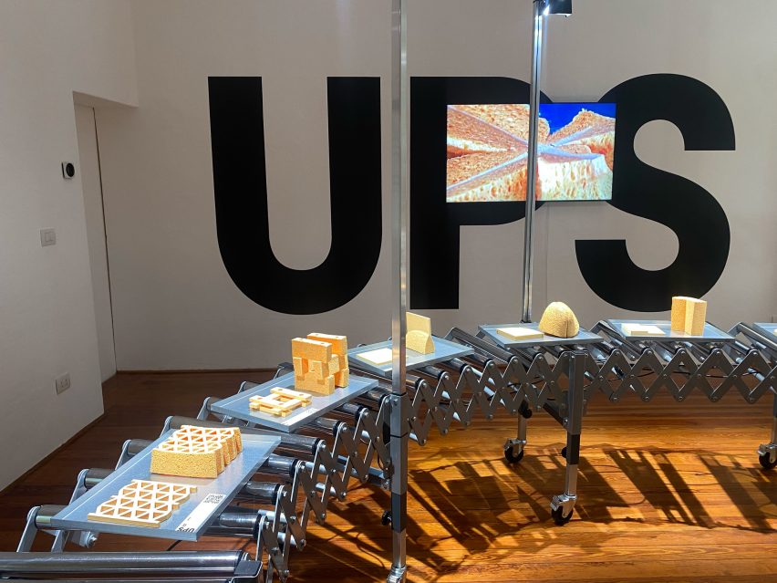 UPS display