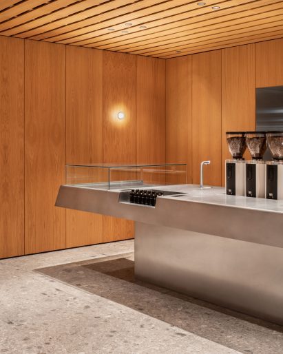 Watchhouse store by EBBA Architects