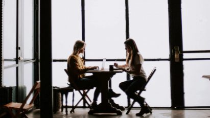 Women working in office – Foster gender paygap