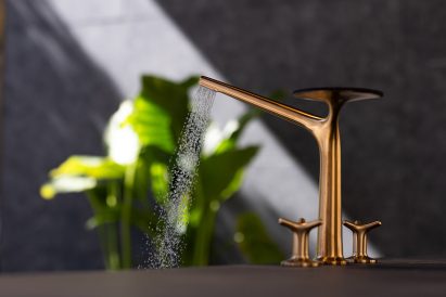 Metallic tap