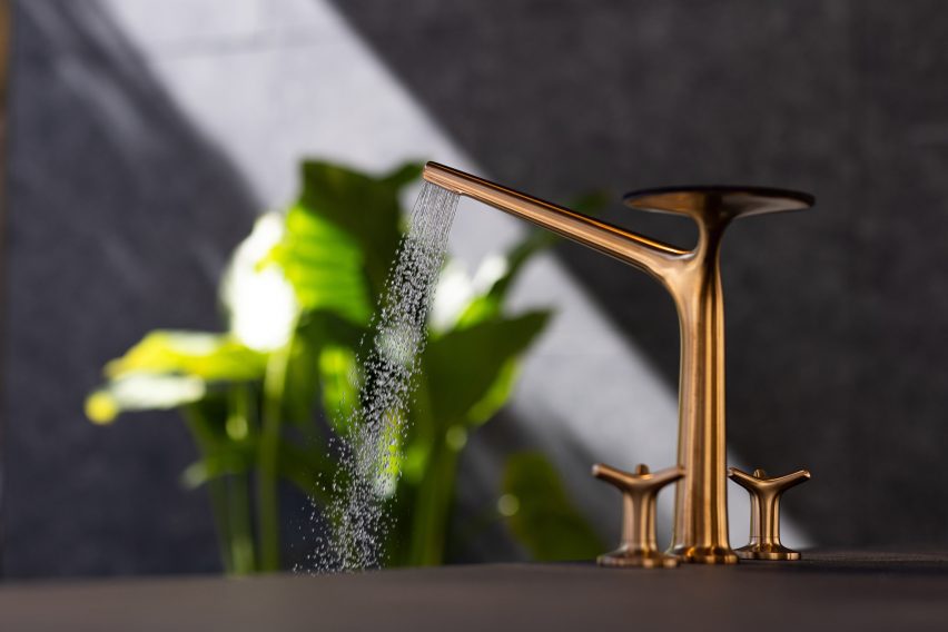 Metallic tap