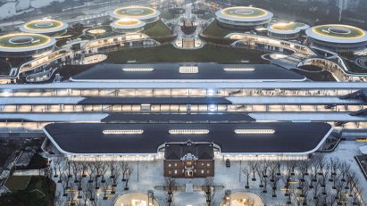 Mad train station