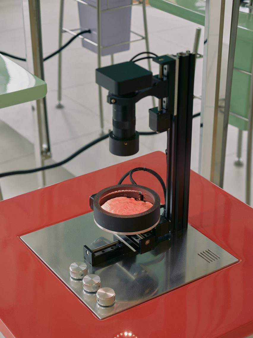 Magnification lens
