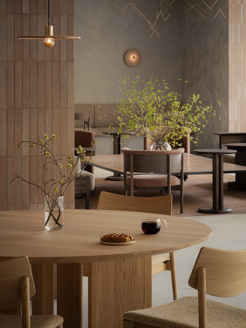 Blue Bottle Coffee cafe in Nagoya by Keiji Ashizawa Design