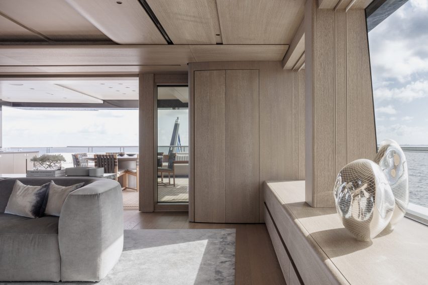Entourage superyacht by Burdifilek