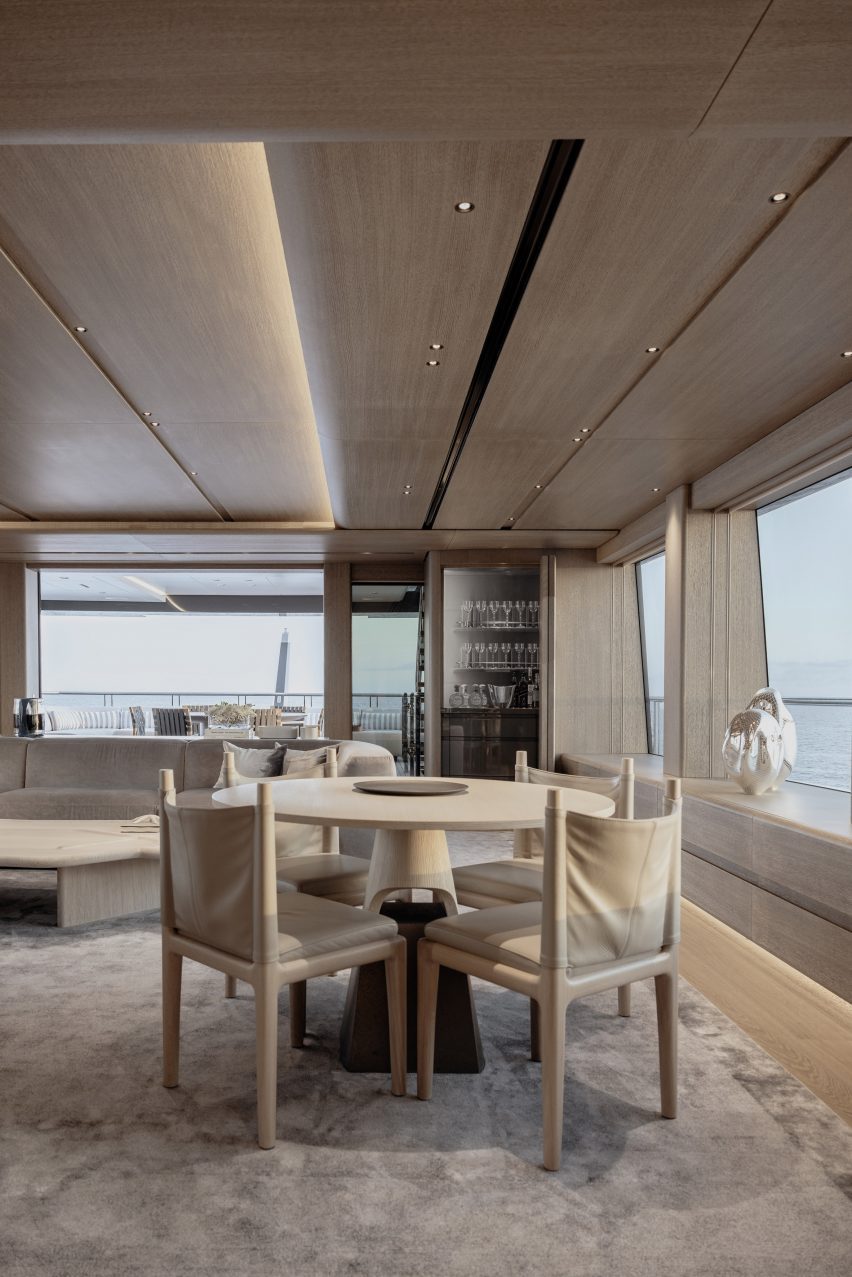 Entourage superyacht by Burdifilek