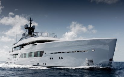 Entourage superyacht