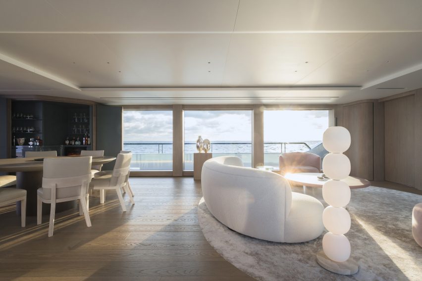 Entourage superyacht by Burdifilek