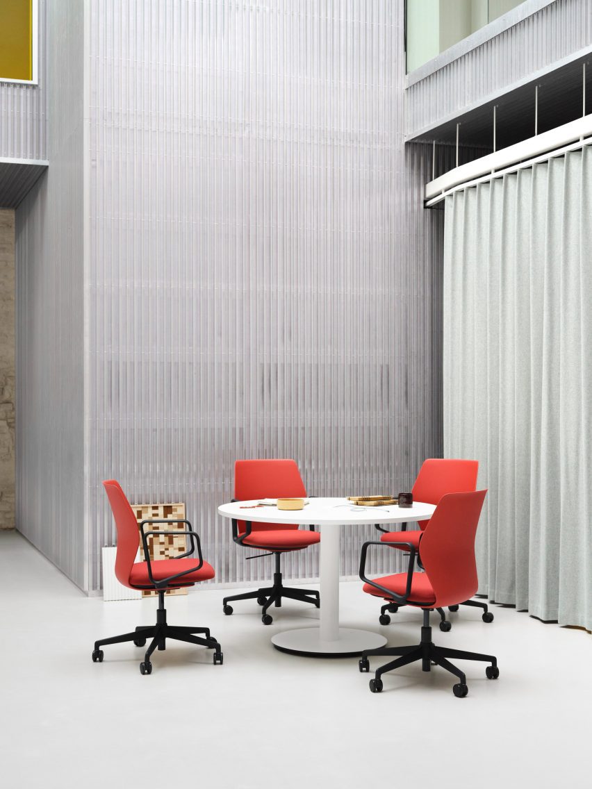 Contour task chair by Pearson Lloyd for Senator