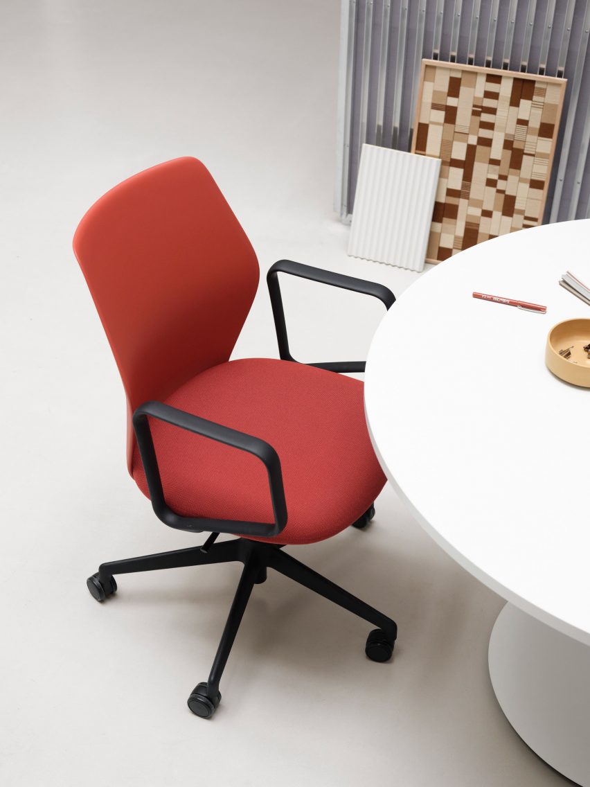 Contour task chair by Pearson Lloyd for Senator