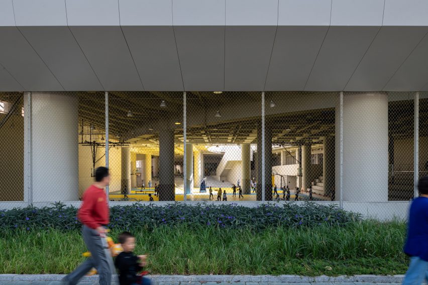 Futian High School Campus by Remix Studio