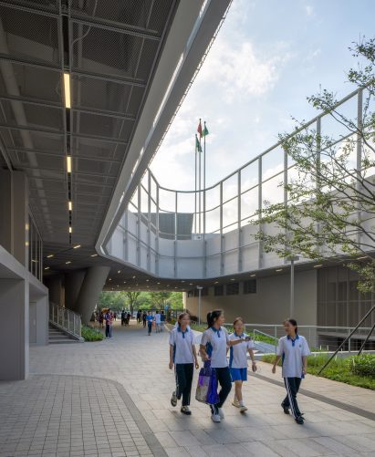 Children walking at Futian High School Campus by Remix Studio