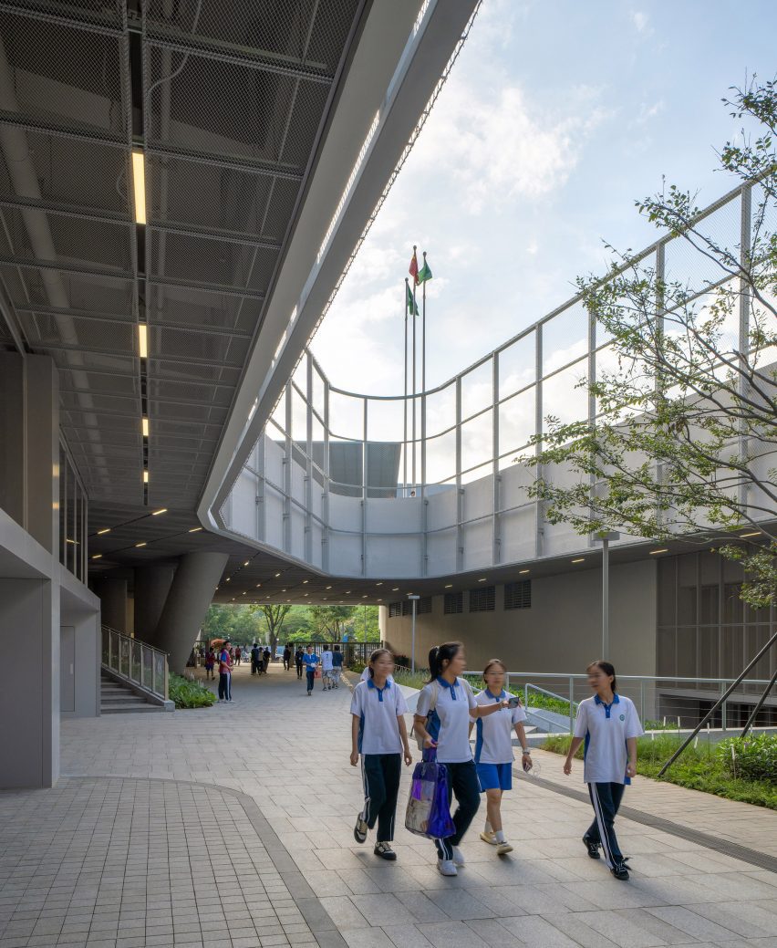 Futian High School Campus by Remix Studio