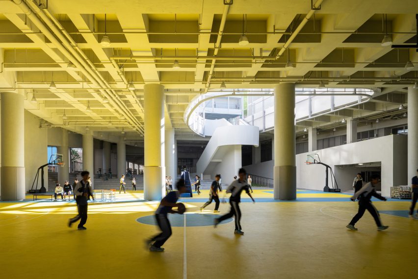 Futian High School Campus by Remix Studio
