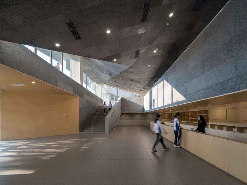 Futian High School Campus by Remix Studio
