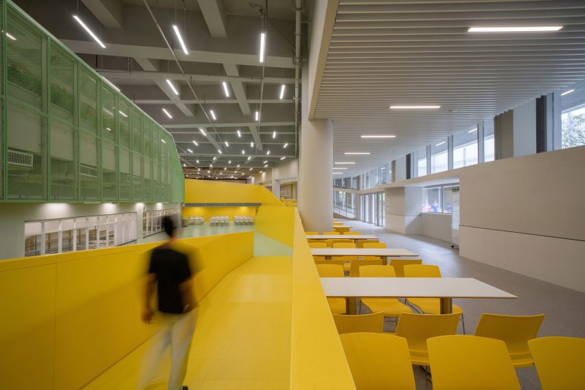 Futian High School Campus by Remix Studio